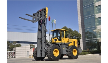 威盛電動越野叉車：工況適配選型指南